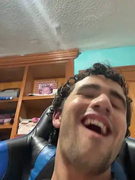 aavrdvh33 online show from 12/23/25, 02:53