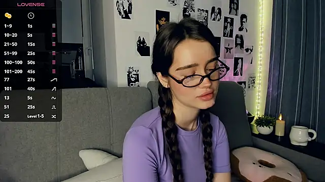 lovelyalivia online show from 11/30/25, 09:35