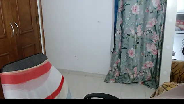 alejandralatina online show from 09/23/25, 04:04