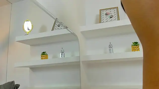 IsabellaMonet online show from 10/03/25, 07:11