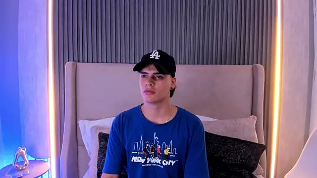 BenitoSaenz online show from 10/19/25, 03:51