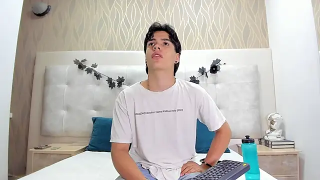 BenitoSaenz online show from 11/21/25, 12:04