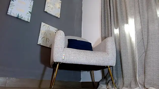 Snapshot of emily_ox0 chatting on 02/13/26, 06:15 emily ox0 online show from 02/13/26, 06:15