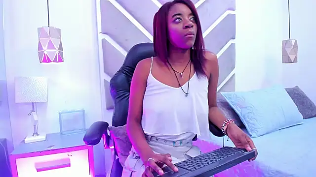 SabrinaBrownn online show from 11/12/25, 04:02