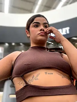 Snapshot of Kaily_Sweet16 chatting on 10/27/25, 06:45 Kaily Sweet16 online show from 10/27/25, 06:45