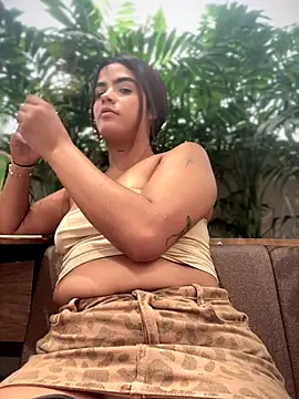 Snapshot of Kaily_Sweet16 chatting on 10/31/25, 07:37 Kaily Sweet16 online show from 10/31/25, 07:37