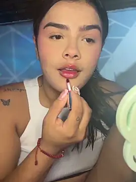 Snapshot of Kaily_Sweet16 chatting on 12/15/25, 05:39 Kaily Sweet16 online show from 12/15/25, 05:39