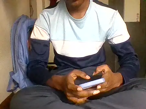 Snapshot of princemaheshboblover chatting on 10/25/25, 10:34 princemaheshboblover online show from 10/25/25, 10:34