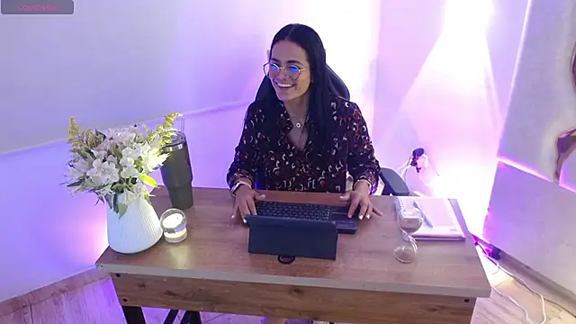 Rosalind tay online show from 10/24/25, 11:06