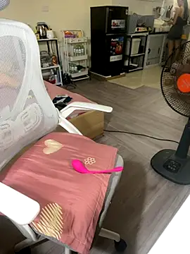 Snapshot of Mina048 chatting on 09/16/25, 12:50 Mina048 online show from 09/16/25, 12:50