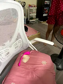 Snapshot of Mina048 chatting on 09/23/25, 01:58 Mina048 online show from 09/23/25, 01:58