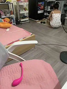 Snapshot of Mina048 chatting on 09/28/25, 06:19 Mina048 online show from 09/28/25, 06:19