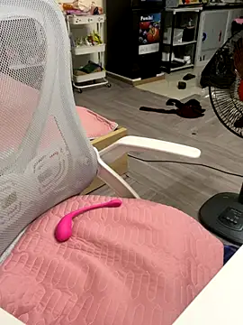 Snapshot of Mina048 chatting on 09/29/25, 06:29 Mina048 online show from 09/29/25, 06:29