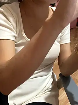 Snapshot of Mina048 chatting on 10/04/25, 04:05 Mina048 online show from 10/04/25, 04:05