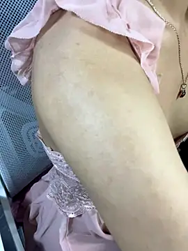 Snapshot of Mina048 chatting on 10/13/25, 04:18 Mina048 online show from 10/13/25, 04:18