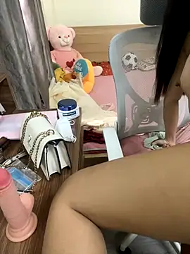 Snapshot of Mina048 chatting on 10/20/25, 03:18 Mina048 online show from 10/20/25, 03:18