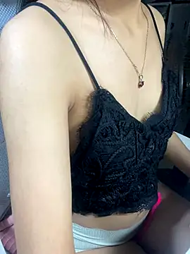 Snapshot of Mina048 chatting on 10/21/25, 03:57 Mina048 online show from 10/21/25, 03:57