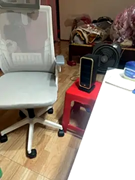 Snapshot of Mina048 chatting on 10/24/25, 09:49 Mina048 online show from 10/24/25, 09:49