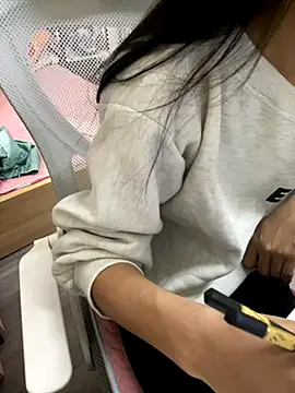 Snapshot of Mina048 chatting on 10/26/25, 07:03 Mina048 online show from 10/26/25, 07:03