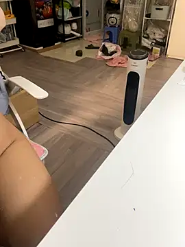 Snapshot of Mina048 chatting on 11/25/25, 01:27 Mina048 online show from 11/25/25, 01:27