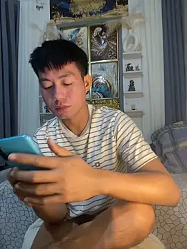 xshyboyx online show from 10/02/25, 12:01