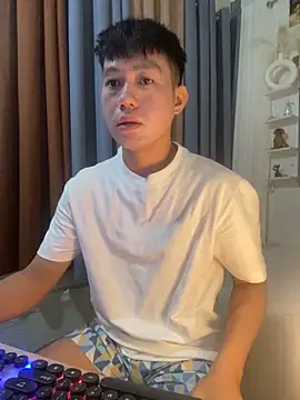 xshyboyx online show from 10/29/25, 02:58