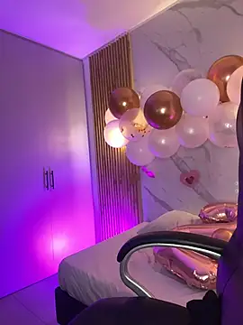 Snapshot of KYLIE_JONES6 chatting on 11/20/25, 12:11 KYLIE JONES6 online show from 11/20/25, 12:11