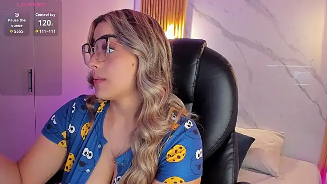 KYLIE JONES6 online show from 12/16/25, 03:11