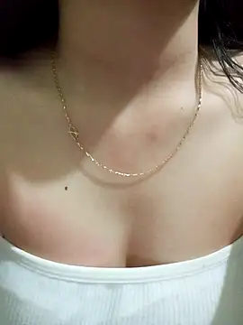 Snapshot of Mina-2468 chatting on 10/25/25, 03:40 Mina-2468 online show from 10/25/25, 03:40