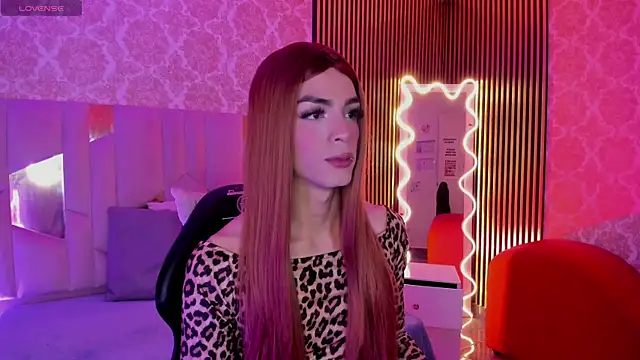 LIHIAN TAY online show from 10/31/25, 03:40