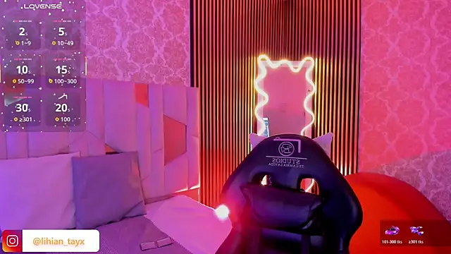 LIHIAN TAY online show from 11/04/25, 03:49