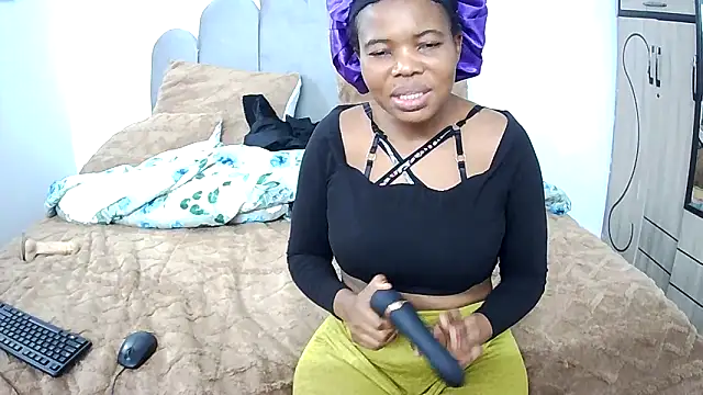 Snapshot of CharlotteXXX chatting on 10/20/25, 11:32 CharlotteXXX online show from 10/20/25, 11:32