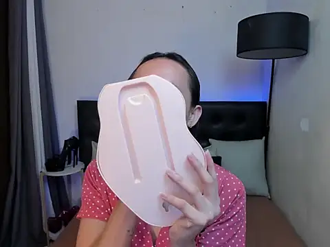 Hournykate online show from 11/16/25, 07:19