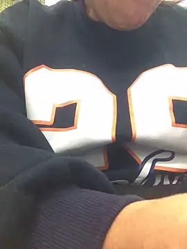 Snapshot of Millionly chatting on 02/10/26, 01:04 Millionly online show from 02/10/26, 01:04