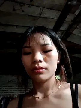 Snapshot of Ocnguyety chatting on 10/14/25, 12:44 Ocnguyety online show from 10/14/25, 12:44