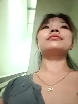 Snapshot of Ocnguyety chatting on 10/17/25, 12:01 Ocnguyety online show from 10/17/25, 12:01