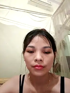 Snapshot of Ocnguyety chatting on 10/17/25, 12:52 Ocnguyety online show from 10/17/25, 12:52