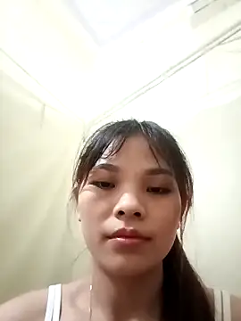 Snapshot of Ocnguyety chatting on 10/27/25, 01:15 Ocnguyety online show from 10/27/25, 01:15