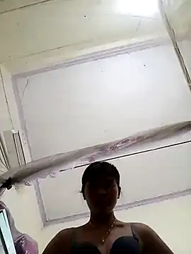 Snapshot of Ocnguyety chatting on 10/29/25, 02:14 Ocnguyety online show from 10/29/25, 02:14