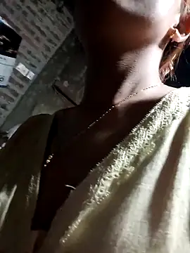 Snapshot of Ocnguyety chatting on 11/11/25, 08:47 Ocnguyety online show from 11/11/25, 08:47