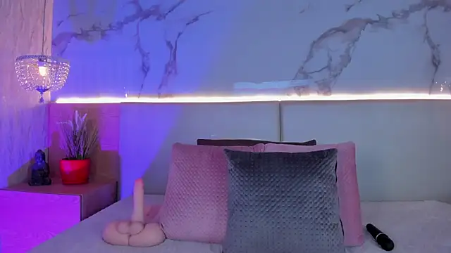 ValSmith  online show from 10/10/25, 04:00