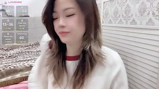 Holiland online show from 11/21/25, 12:32