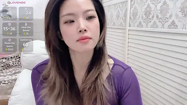 Holiland online show from 11/28/25, 12:57