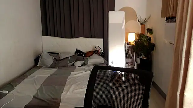 Snapshot of Ur_QueenCamilla chatting on 10/30/25, 02:35 Ur QueenCamilla online show from 10/30/25, 02:35