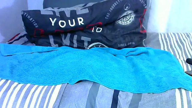 Snapshot of shy-lillyX22 chatting on 10/20/25, 02:45 shy-lillyX22 online show from 10/20/25, 02:45