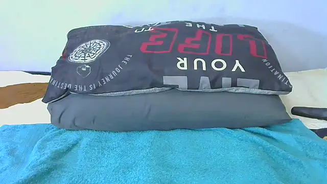 Snapshot of shy-lillyX22 chatting on 10/29/25, 08:43 shy-lillyX22 online show from 10/29/25, 08:43