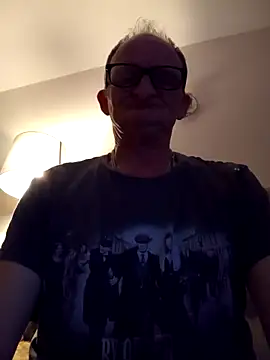 Snapshot of VaryingSundries chatting on 04/12/26, 09:20 VaryingSundries online show from 04/12/26, 09:20