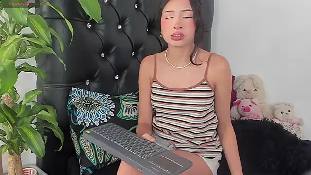 Britney Rose online show from 10/30/25, 04:25