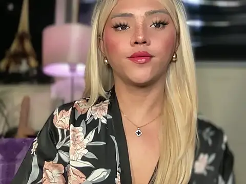 Snapshot of calimonroe chatting on 09/26/25, 10:58 calimonroe online show from 09/26/25, 10:58