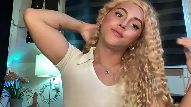 Snapshot of calimonroe chatting on 10/11/25, 08:29 calimonroe online show from 10/11/25, 08:29